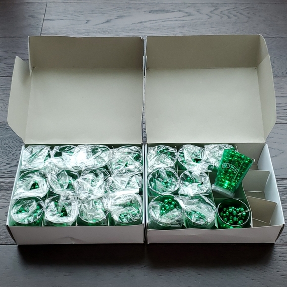 NWOT Bailey's Irish Cream Light Up Plastic Necklaces set of Forty (40) - Picture 2 of 5